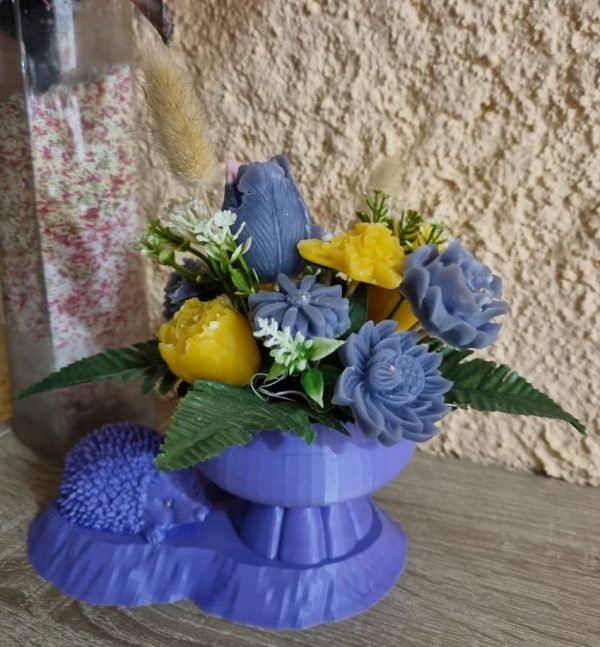 Composition floral avec hérisson - Image 2