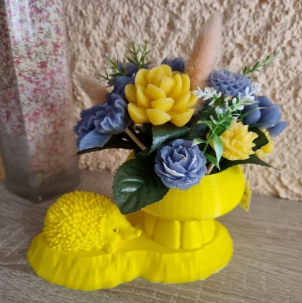 Composition floral avec hérisson - Image 4