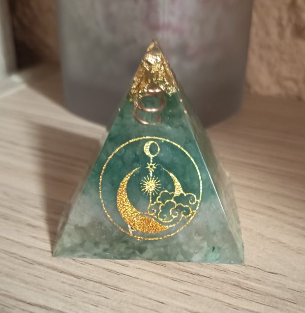 Orgonite avec Quartz, Aventurine, Cuivre & Feuille d’Or